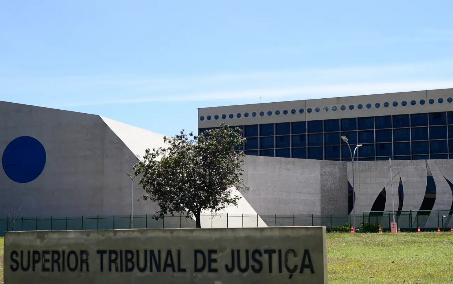 Entenda a decisão inédita do STJ que reconheceu o gênero neutro em registro civil