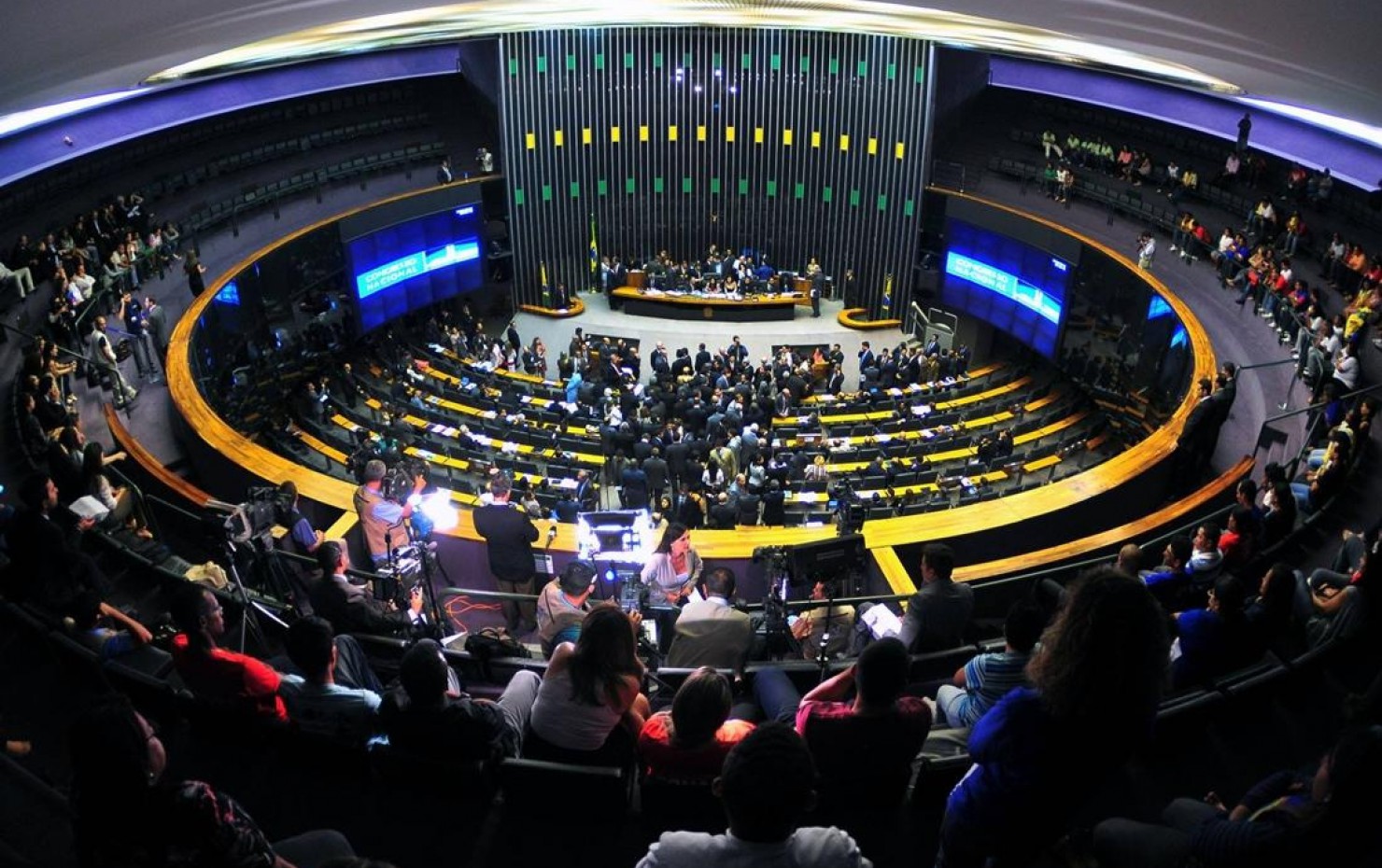 CCJ aprova manutenção do nome de casado em qualquer hipótese de fim do casamento
